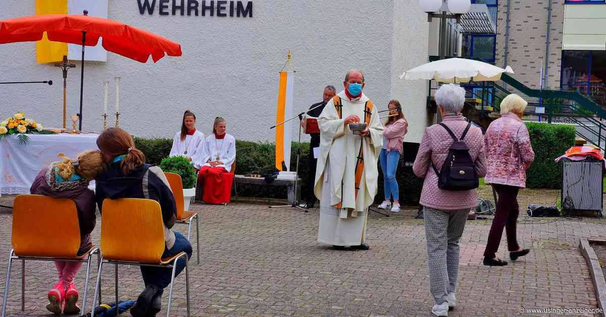 Fronleichnamsgottesdienst in Wehrheim: diesmal ohne Baldachin - Usinger Anzeiger