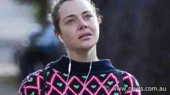 Jessica Marais pictured taking a walk in Sydney after health scare - NEWS.com.au