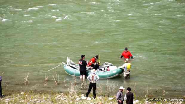 Divers from Manitoba Hutterite colony arrive to assist in effort to recover missing teen
