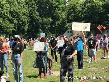 Luid en emotioneel protest tegen racisme in Den Bosch: ‘Laten we vandaag definitief afrekenen met discriminatie’