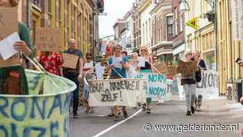 Felle reacties op demonstratie tegen 1,5 meter: ‘Denk niet dat deze demonstranten een familielid hebben zien creperen’