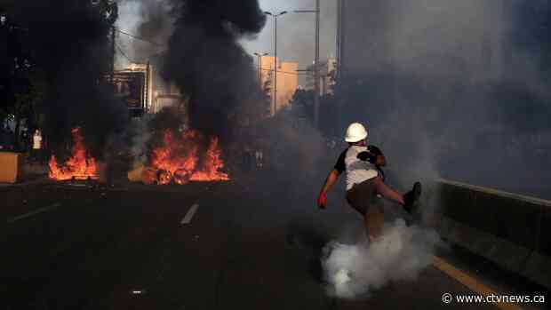 Lebanon protesters call on government to resign amid crisis