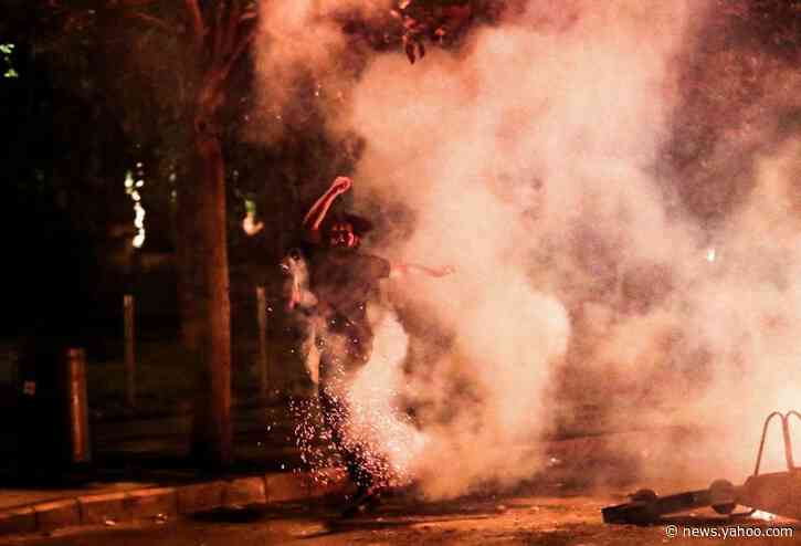 Fresh Lebanon protests over spiralling economic crisis