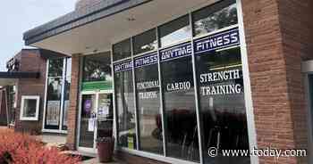 Gym apologizes for 'I can't breathe' workout with drawing of kneeling man