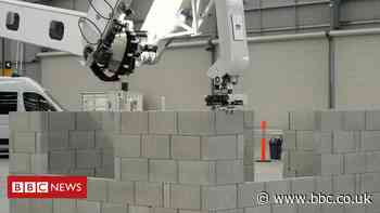 Robot breaks own bricklaying record and other news