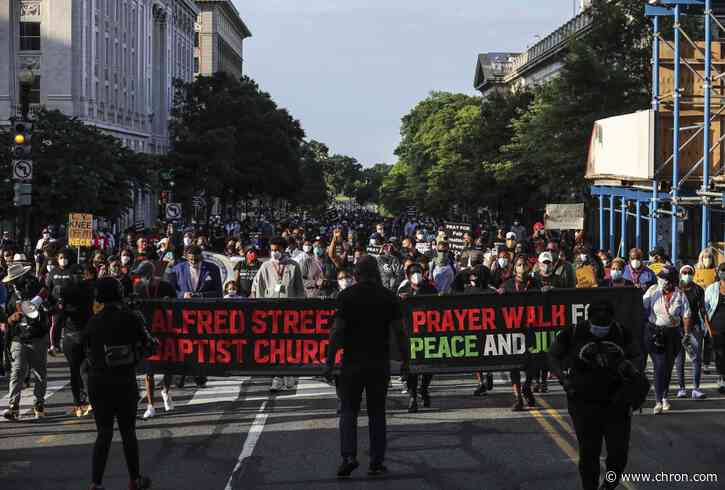 Thousands join in Sunday prayer and protest in front of the White House
