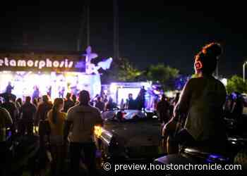 What masks? Houston lets loose at drive-in concert at Minute Maid Park - Houston Chronicle
