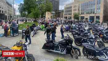 Black Lives Matter: Cenotaph protesters 'protect' war memorial