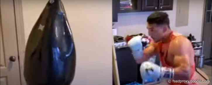 Teofimo Lopez looking like a 154-pounder training for Lomachenko
