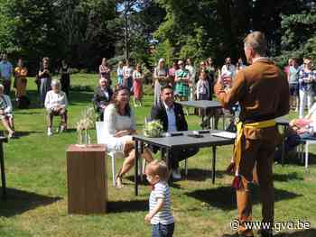 Sofie en Dennis huwen in het park (Wuustwezel) - Gazet van Antwerpen