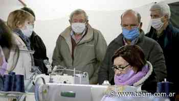 Poner el hombro: una treintena de mujeres de Coronel Suárez ya fabricó más de cien mil barbijos - Télam