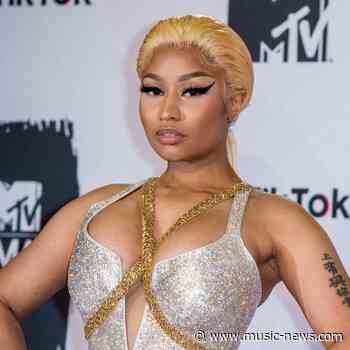 Nicki Minaj sparks pregnancy speculation with new photo
