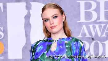 Singer Freya Ridings says she lost 10 stone thanks to hypnotist Paul McKenna