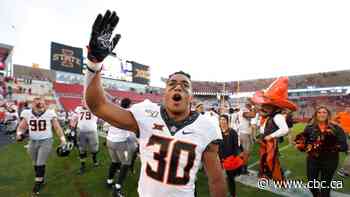 Sherwood Park's Chuba Hubbard slams his NCAA football coach for wearing controversial shirt