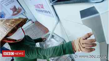 Entrepreneur's 'free rice ATMs' for Vietnam's poor - BBC News