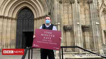 Coronavirus: York Minister reopens for private prayer