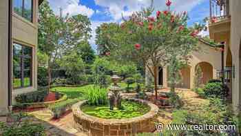 Astros Outfielder Josh Reddick Selling Haute Houston Mansion for $2.5M - Realtor.com News
