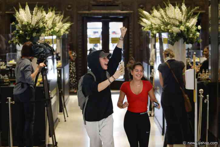 AP PHOTOS: Sunshine, espressos, shopping as Europe opens up
