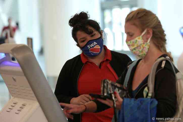 U.S. airlines threaten to ban passengers who refuse to wear masks