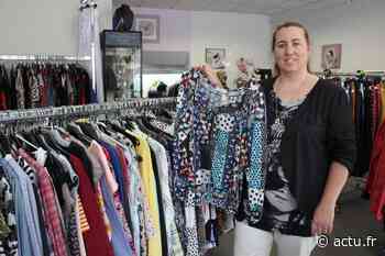 Vanessa propose des vêtements grandes tailles dans son dépôt-vente à Domfront - Normandie Actu