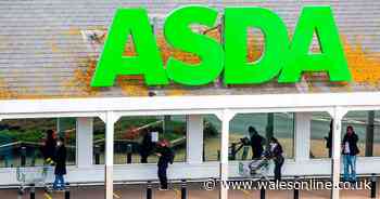 Supermarket customers spot a big mistake with new queuing system