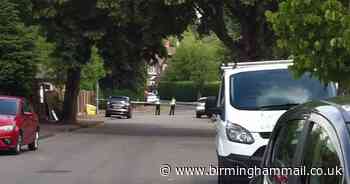 Bomb disposal unit shuts down streets after suspect device found