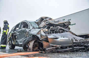 A6 bei Nürnberg: Auto knallt bei Unfall in zwei Lkw – und wird mitgeschleift - inFranken.de