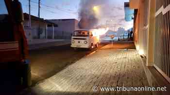 Carro pega fogo dentro de posto de combustíveis em Taquaritinga (SP) - Tribuna On Line