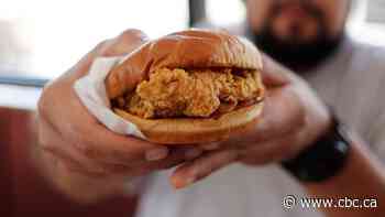 Wildly popular Popeyes chicken sandwich gets Edmonton pilot thanks to Alberta's COVID success - CBC.ca