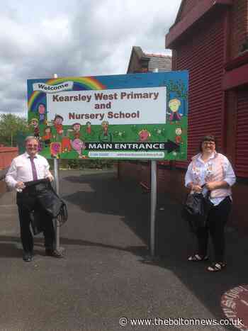 Kearsley councillor donates bags to help primary school
