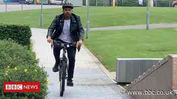 University of Bolton bike offer will help students 'avoid public transport' - BBC News
