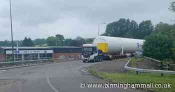 140ft oxygen tank doing 5mph crawling through Black Country
