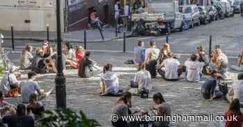 Government's 'Paris blueprint' to allow pubs and restaurants to reopen