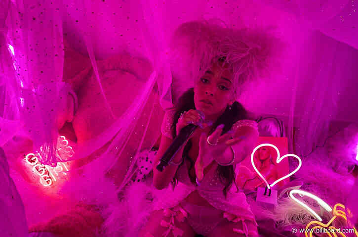 Doja Cat Throws a Feathery Pink Slumber Party for ‘Say So’ Performance on ‘Corden’