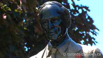 Police investigating after face of former PM Pierre Elliott Trudeau's statue is painted black