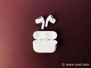 US seizes $4,000 worth of counterfeit Apple AirPods     - CNET