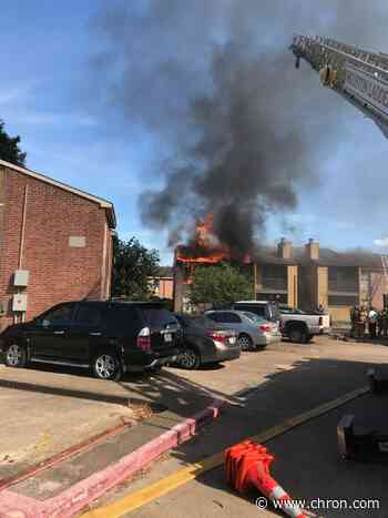 Apartment fire displaces 10 families in northwest Houston