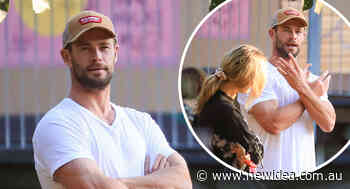 Chris Hemsworth spotted with Elsa lookalike - New Idea