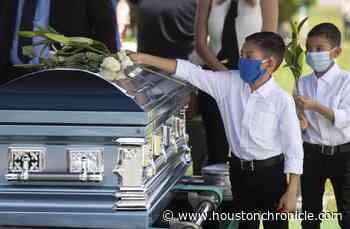 Video captures moments before fatal police shooting of Houston veteran on Memorial Day - Houston Chronicle