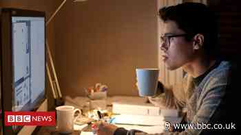 Coronavirus: Should I go to university this year?