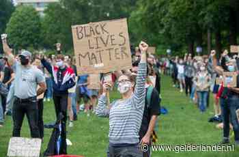 Onze redacteur belt met reaguurders over de Black Lives Matter-verslaggeving: ‘Van mij mag de bliksem inslaan’