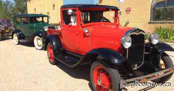 Edmonton man organizes vintage car parade for father and other residents in long-term care centre