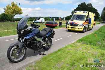 Motorrijder gaat hard onderuit en raakt gewond in Ederveen