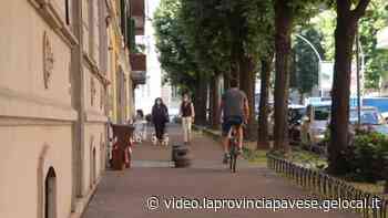 Vigevano, proteste in corso Garibaldi per le bici sui marciapiedi - La Provincia Pavese