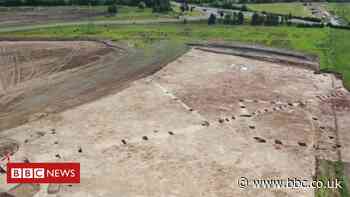 Iron Age funeral site discovered on Solihull HS2 site - BBC News