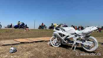 Hundreds gather for memorial ride in Edmonton to honour motorcycle crash victims