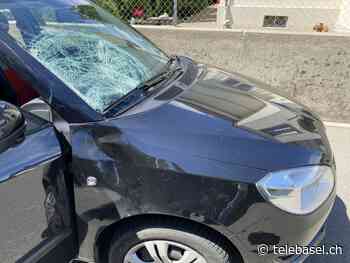 Velofahrer (15) prallt in Auto – verletzt - Telebasel