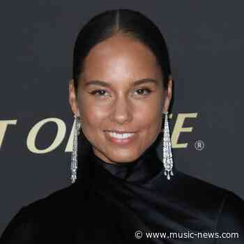 Alicia Keys shocks fans with girl band past