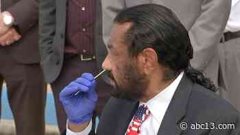 Video shows US Rep. Al Green self-administers COVID-19 test - KTRK-TV