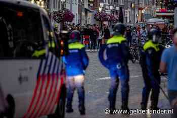 Politie onderzoekt camerabeelden van rellen in Hoorn